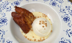 Torrija cremosa con helado de vainilla y crocanti